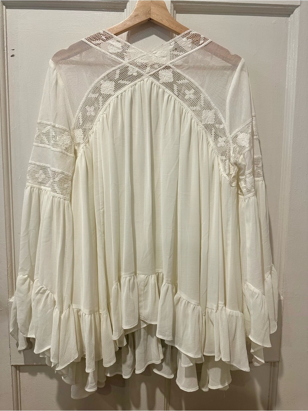 Free People Cream Button-Front Peasant Blouse Boho Chic Lightweight Ruffles M - Picture 6 of 8